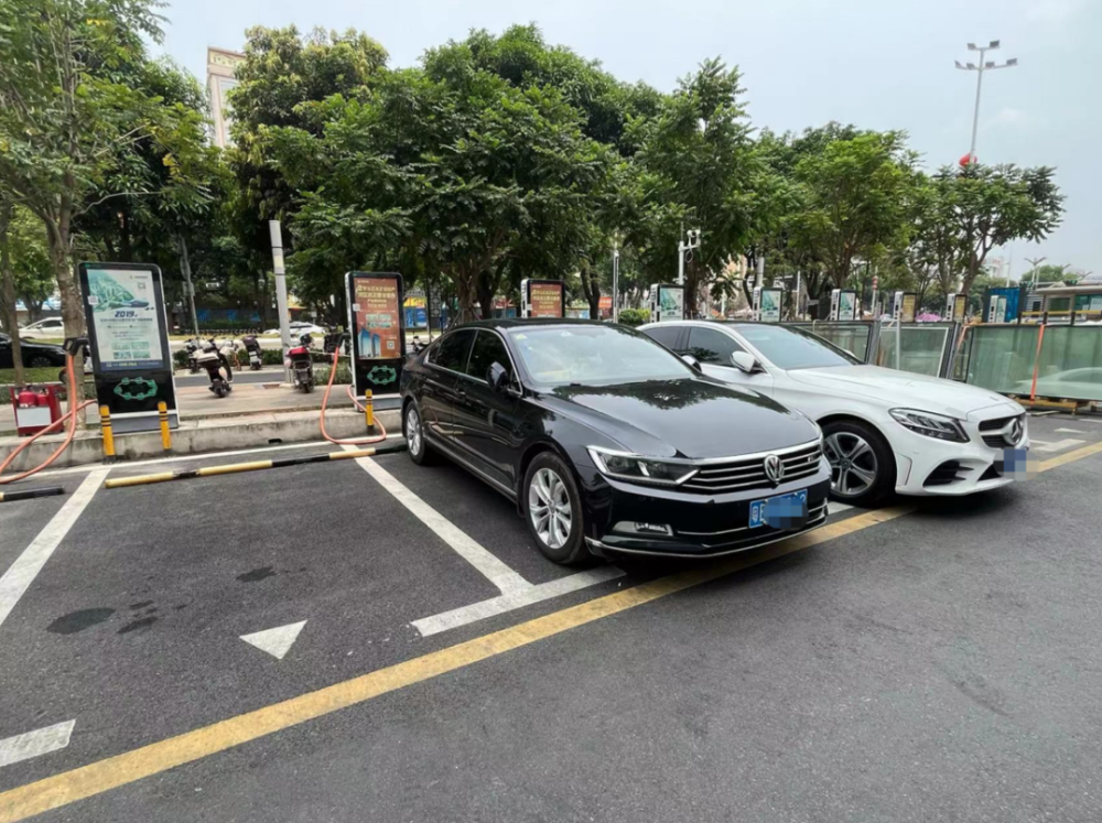 火狐电竞:深圳电动车充电调查：“找电站不难但充电贵涨好几轮了”