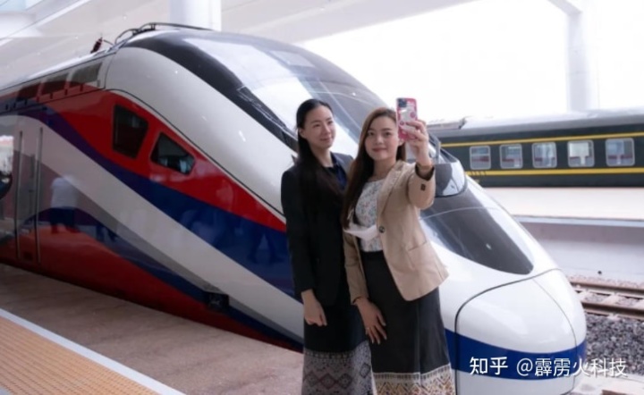火狐电竞:中国乘坐复兴号前往老挝，一组现场照片曝光，越南网友羡慕不已